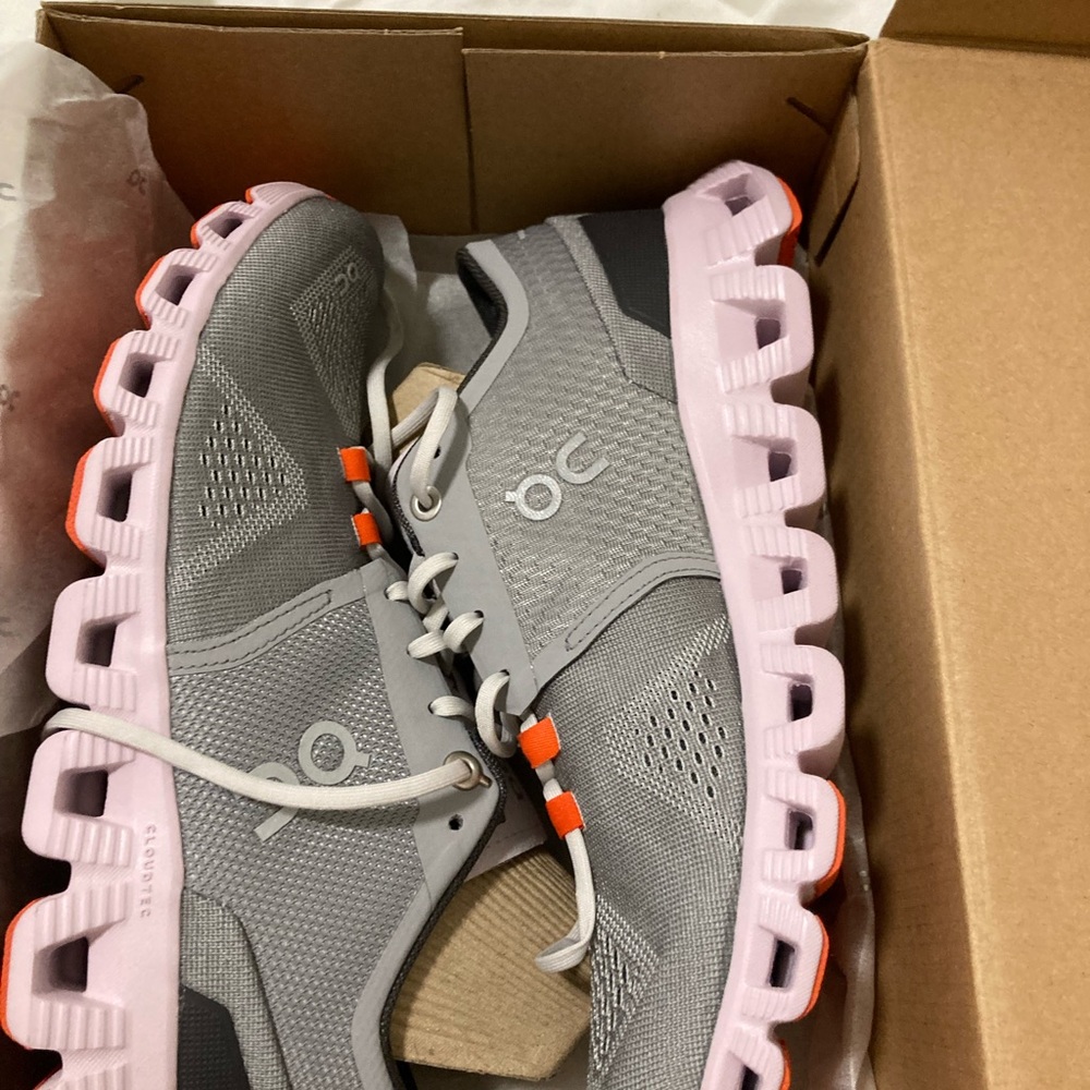 New pair of ON cloud 5 sneakers